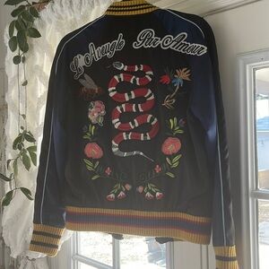 RARE year of the snake - Gucci bomber jacket
Blind for love in French ❤️